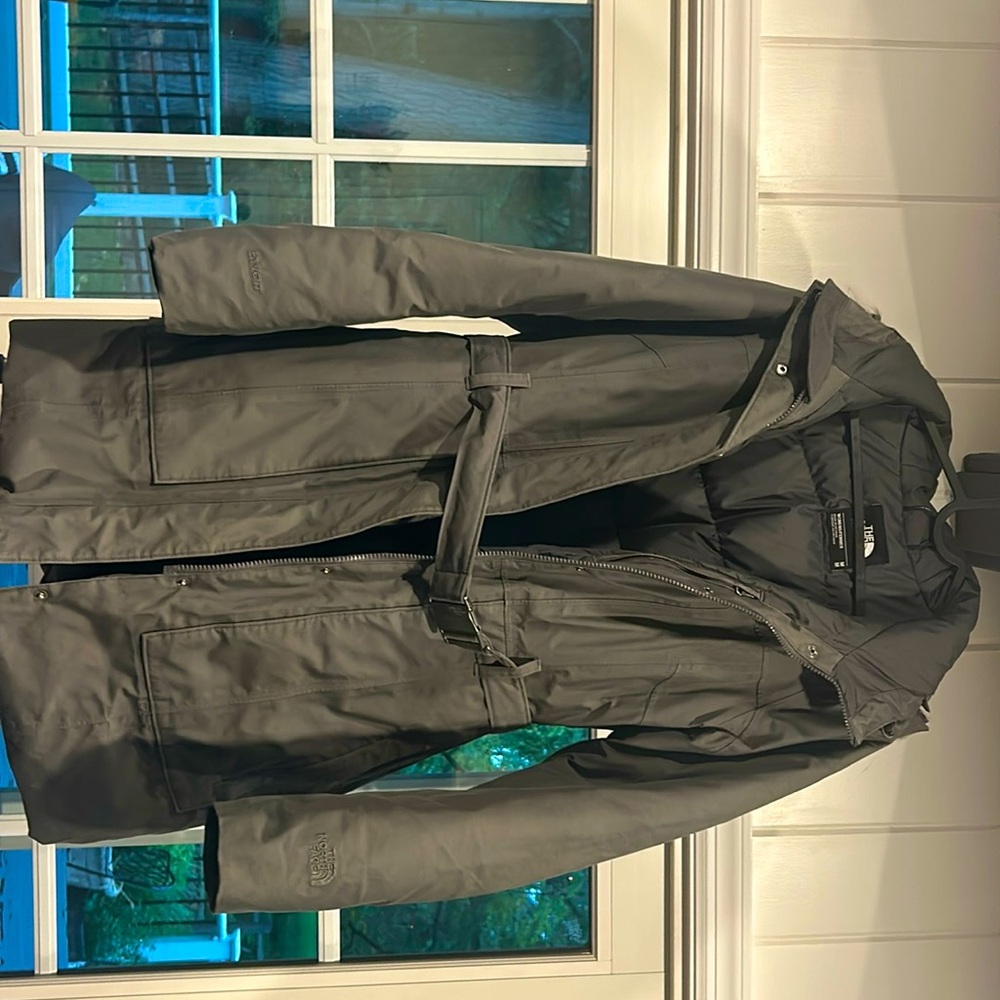 Women’s north face coat M gray hyvent puffer belt buckle